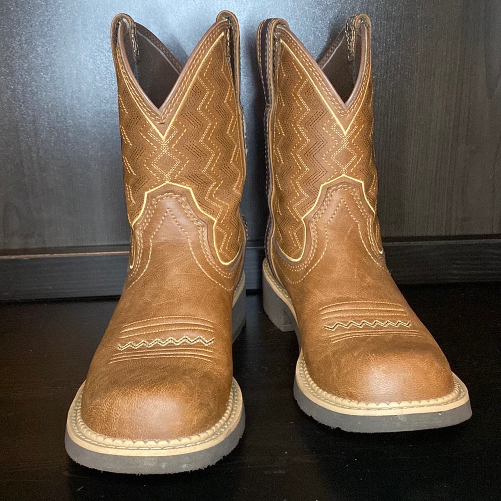 ARIAT WESTERN BOOTS
